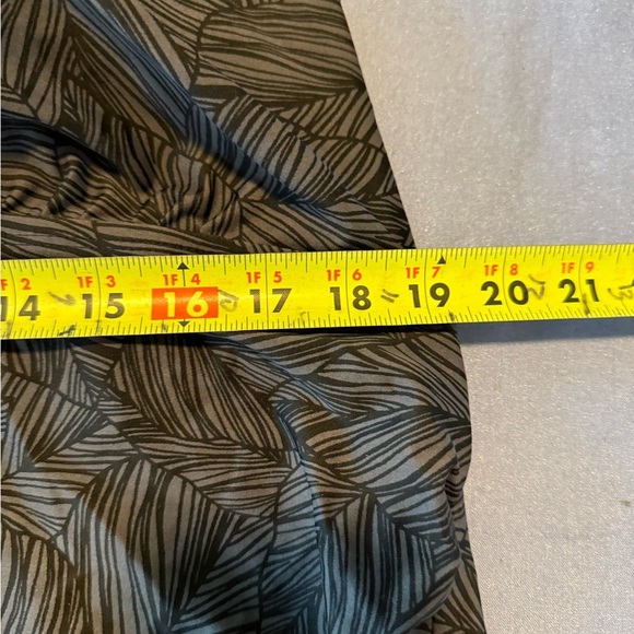 Kona Sol Black Sleeveless Fitted Swim Top - Picture 6 of 7